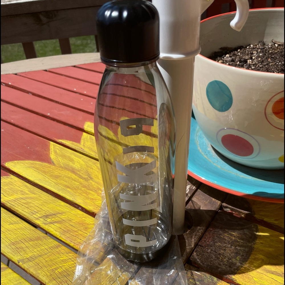 🖤New PINK brand water bottle